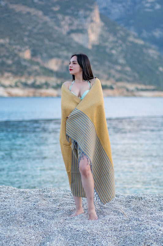 Pludmales dvielis Zelta ar svītrām