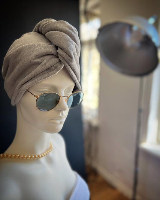 Mikrokiududest rätik Turban koos nööbiga / hall